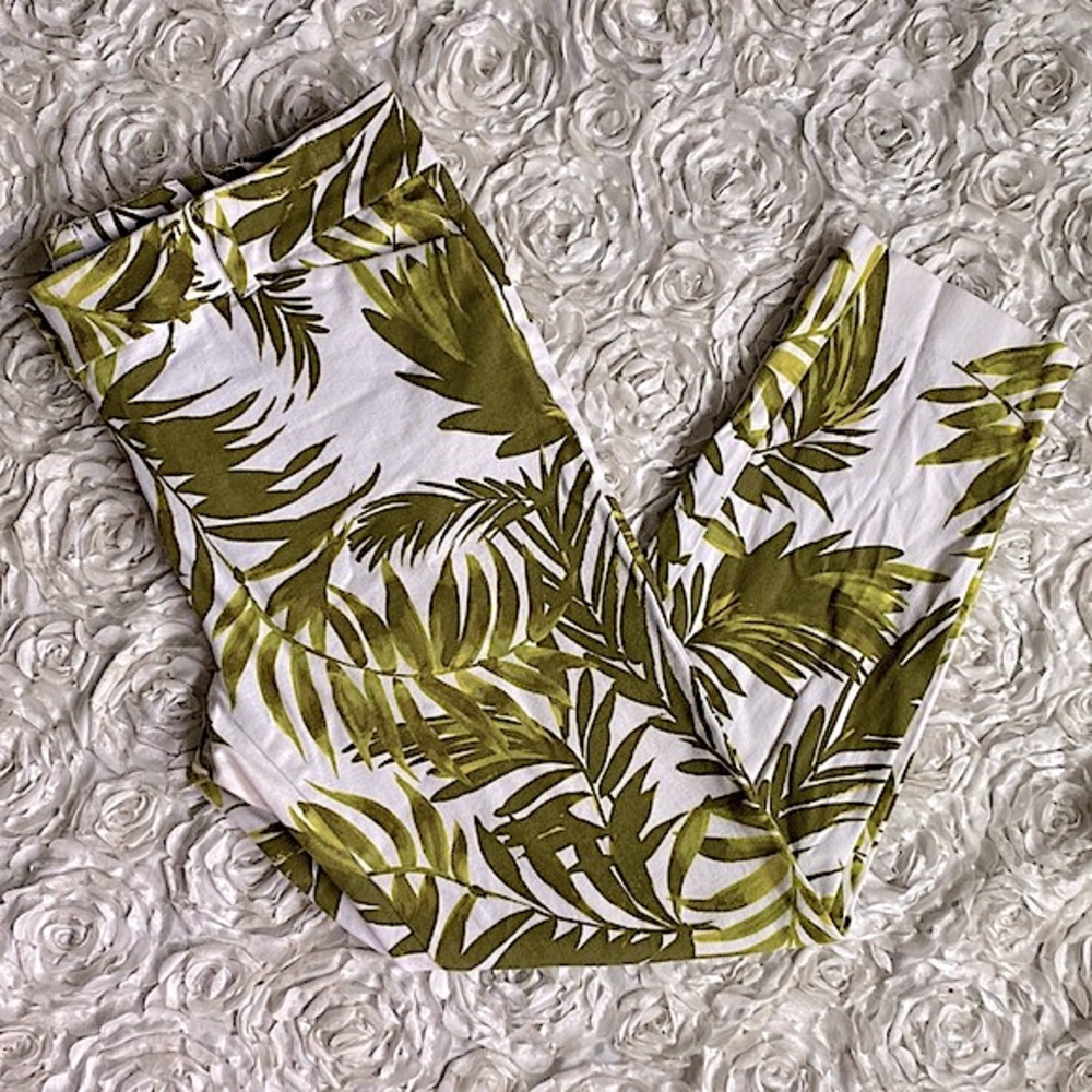 . New York & Company tropical stretch crop pants size 8
